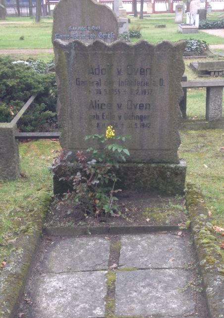 Grabstein Adolf von Oven, Invalidenfriedhof Berlin, Deutschland