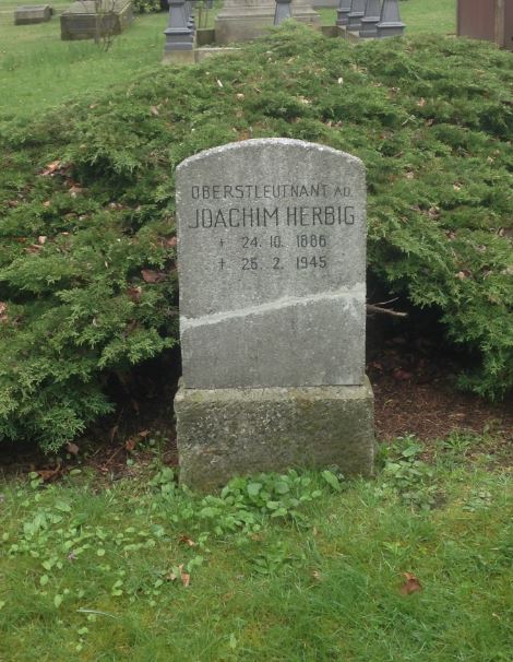 Grabstein Joachim Herbig, Invalidenfriedhof Berlin, Deutschland