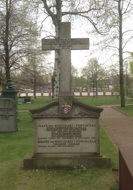 Grabstein Oskar von Koscielski-Ponoschau, Invalidenfriedhof Berlin, Deutschland