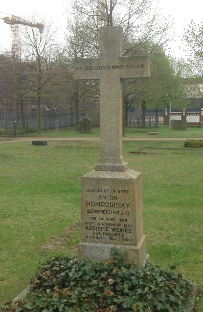 Grabstein Anton Nomrowsky, Invalidenfriedhof Berlin, Deutschland