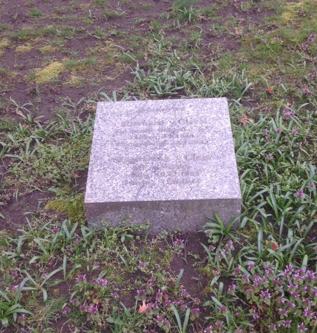 Restitutionsgrabstein Eberhard von Claer, Invalidenfriedhof Berlin, Deutschland