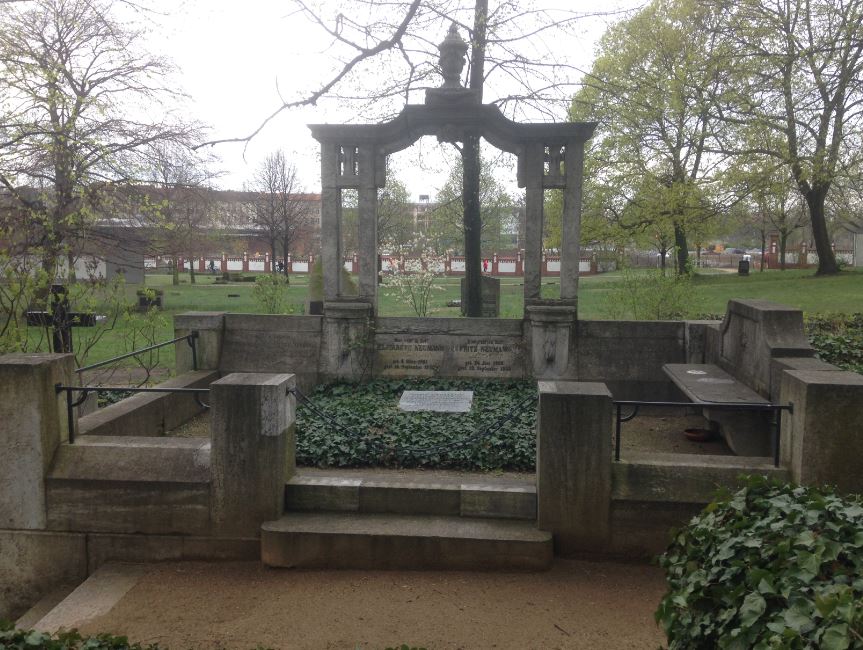 Grabstein Otto Neumann, Invalidenfriedhof Berlin, Deutschland