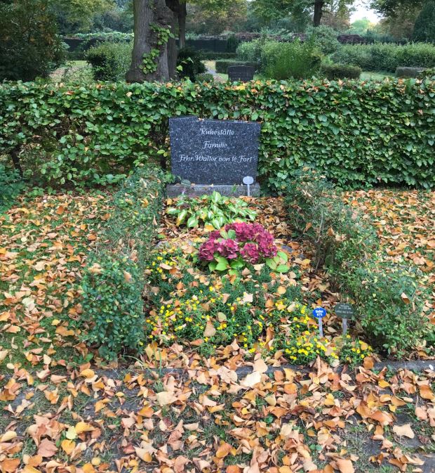 Grabstein Anieta Freiin von le Fort, Luther-Friedhof Berlin-Lankwitz, Deutschland