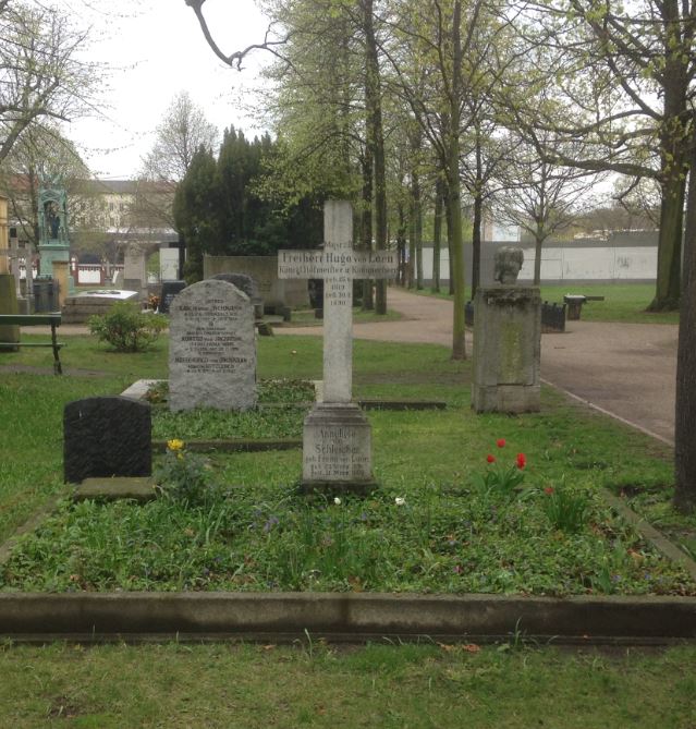 Grabstein Hugo Freiherr von Loën, Invalidenfriedhof Berlin, Deutschland