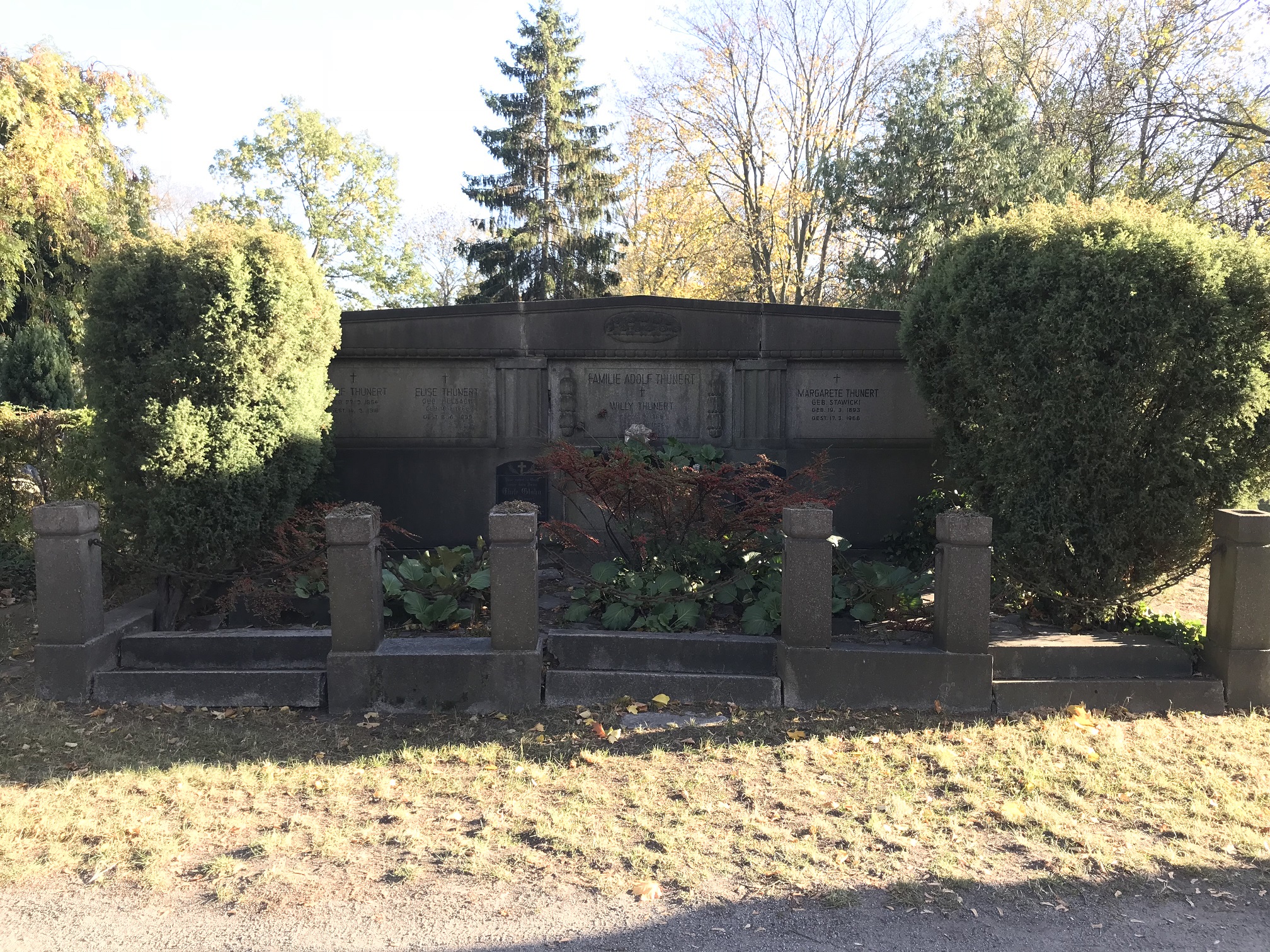 Gedenkstein Adolf Thunert, St. Hedwigs-Friedhof, Berlin-Weißensee