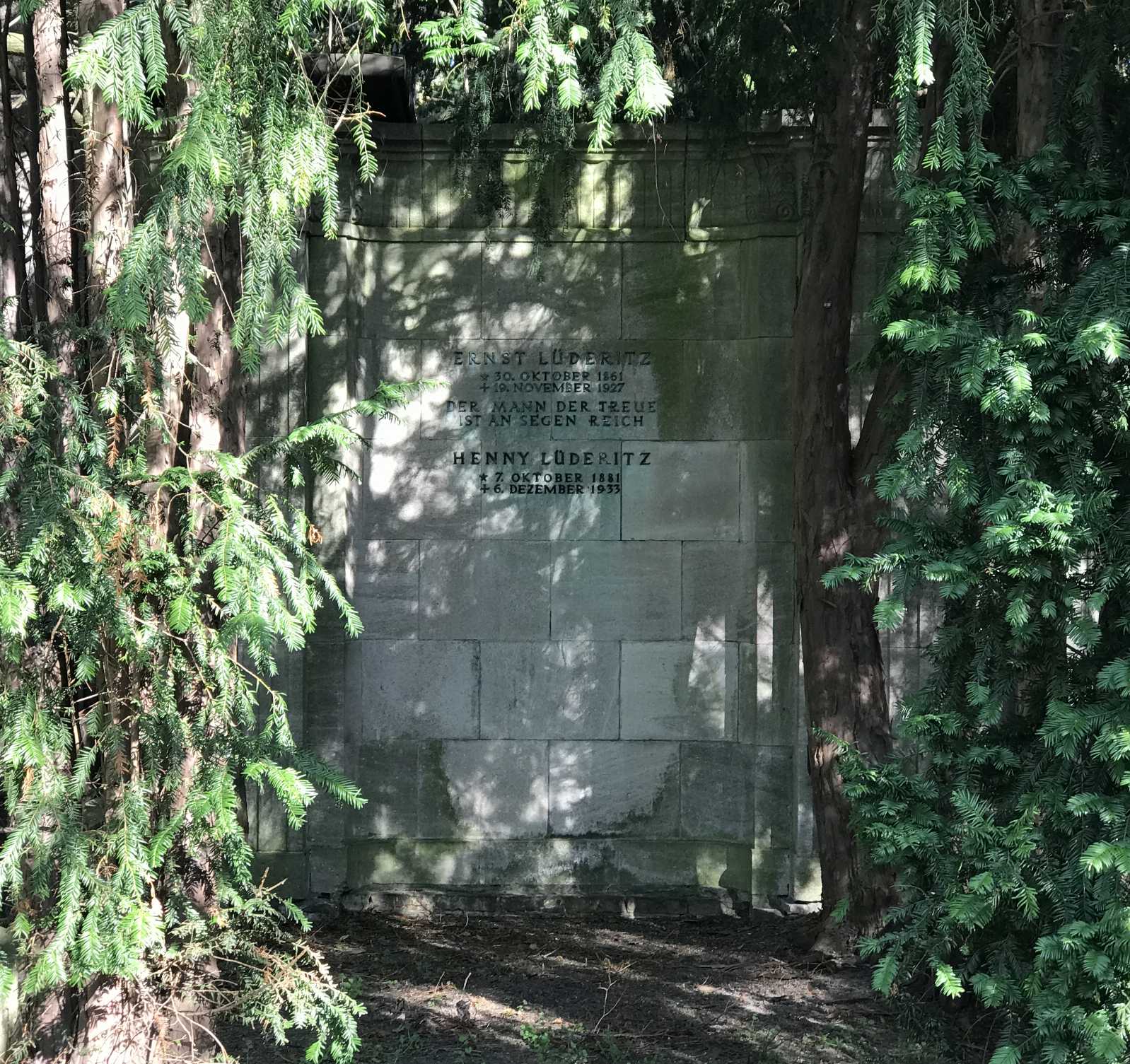 Grabstein Henny Lüderitz, Dreifaltigkeitskirchhof II, Berlin-Kreuzberg