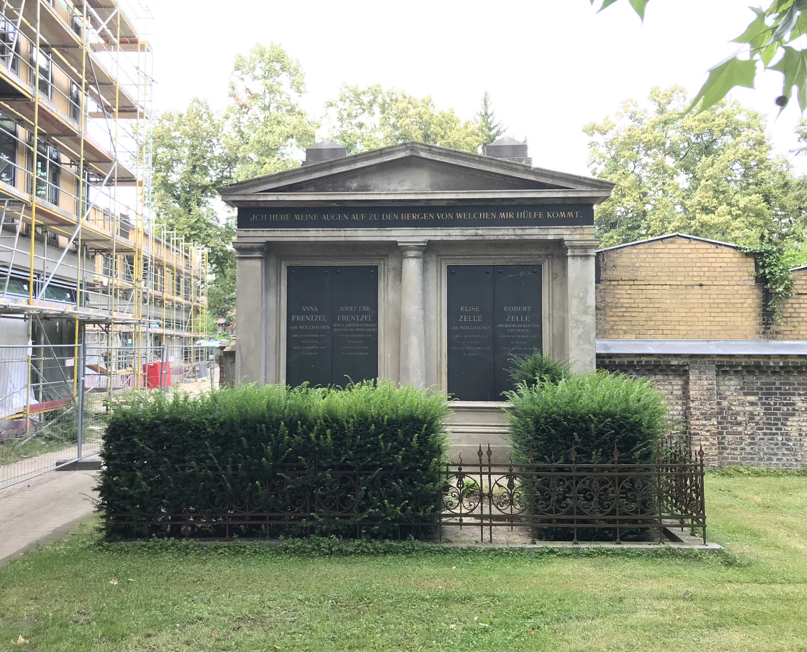 Grabstein Elise Zelle, geb. Möllhausen, Friedhof der St. Thomas Gemeine, Berlin-Neukölln