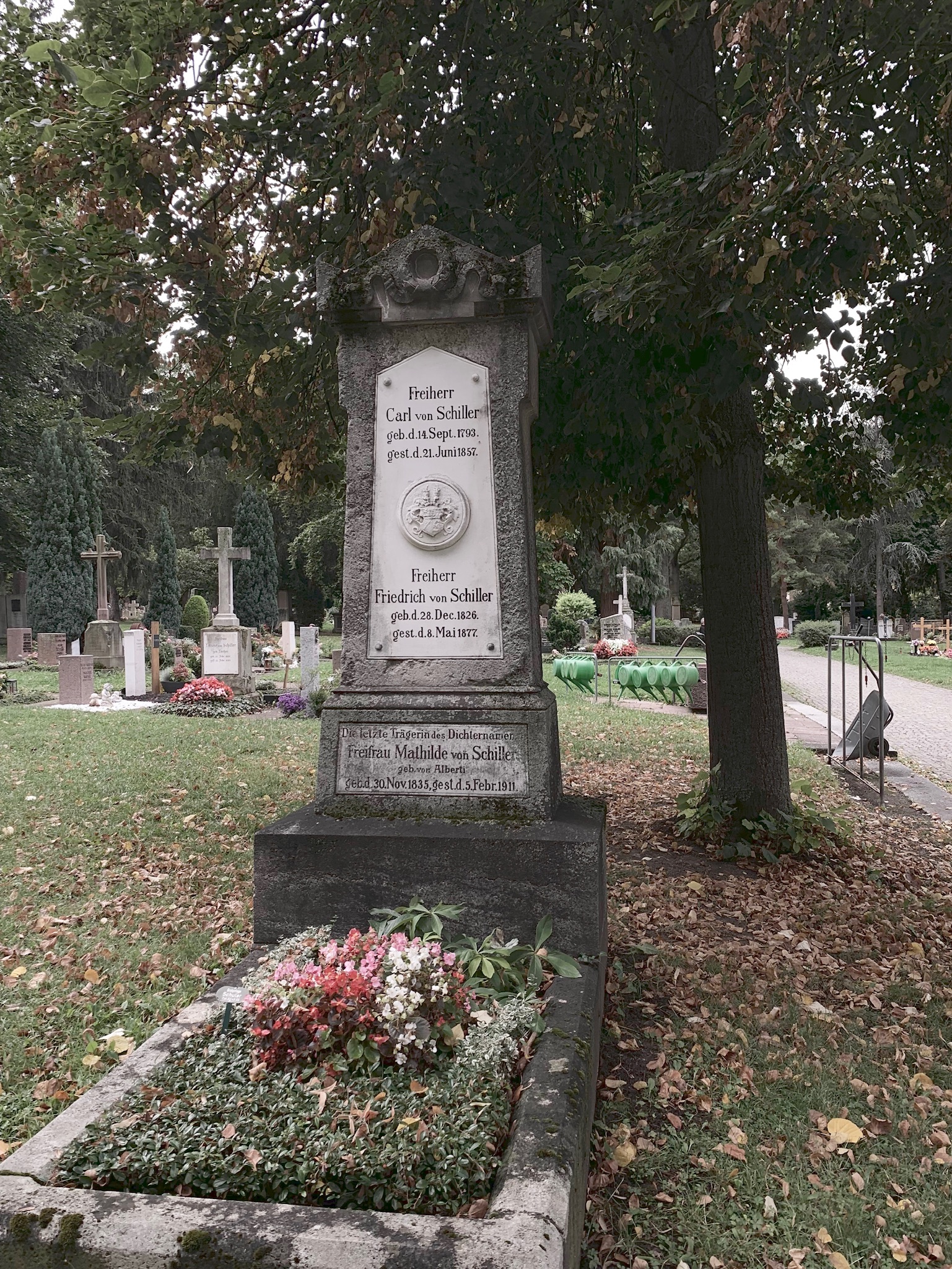 Grabstein Mathilde Freifrau von Schiller, geb. von Alberti, Fangelsbachfriedhof Stuttgart, Württemberg