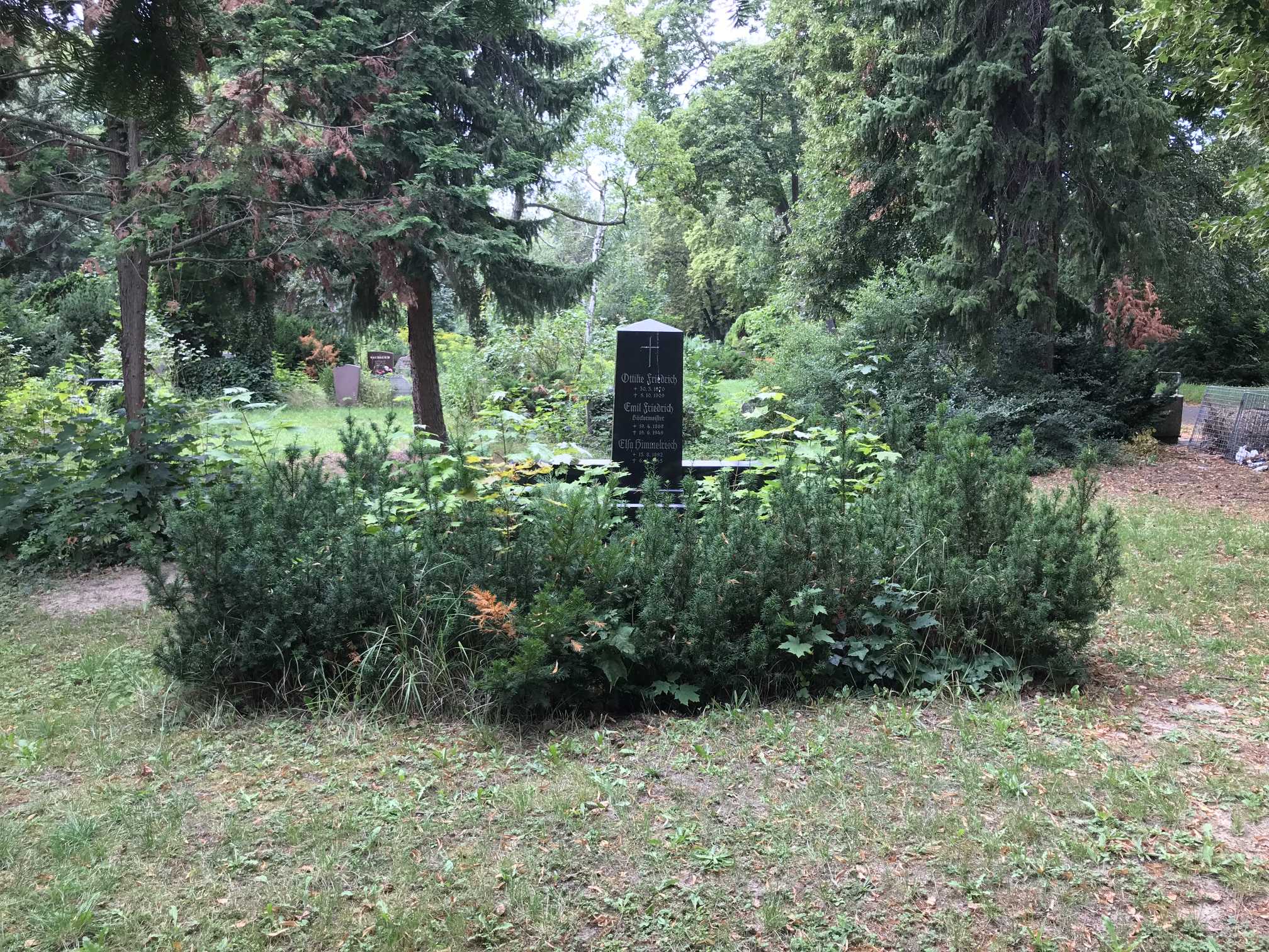 Grabstein Ottilie Friedrich, Neuer St. Jacobi-Friedhof, Berlin-Neukölln, Deutschland