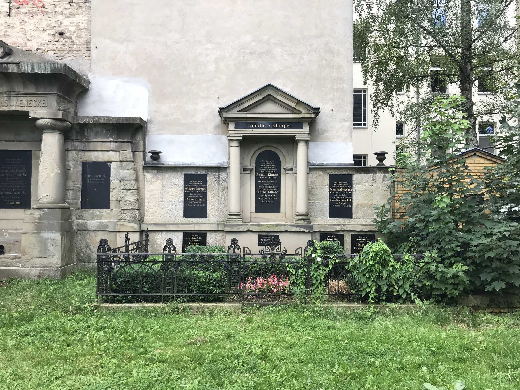 Grabstein Wilhelm Klimpel, Neuer St. Jacobi-Friedhof, Berlin-Neukölln, Deutschland