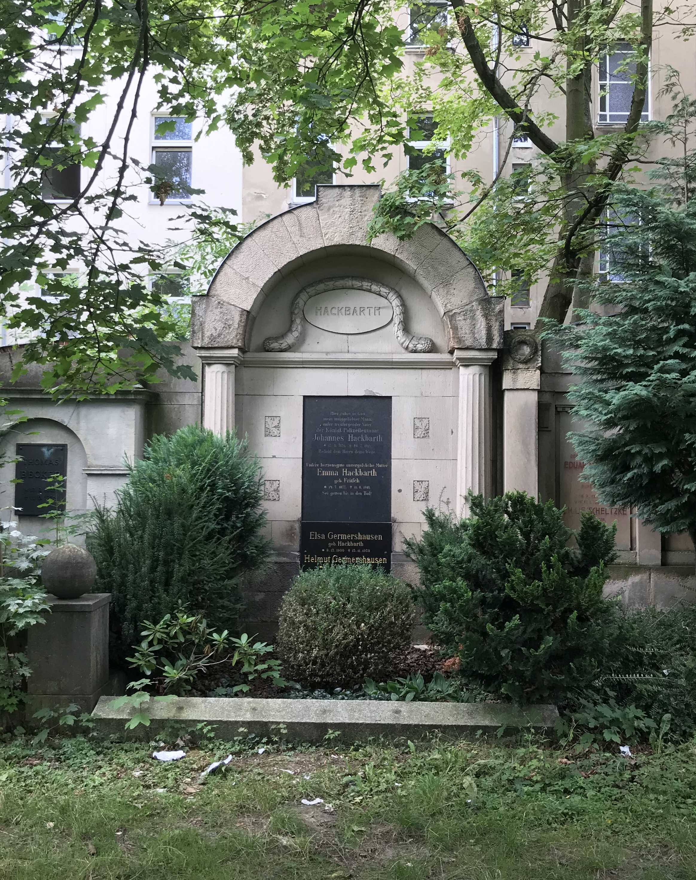 Grabstein Emma Hackbarth, geb. Fritsch, Neuer St. Jacobi-Friedhof, Berlin-Neukölln, Deutschland