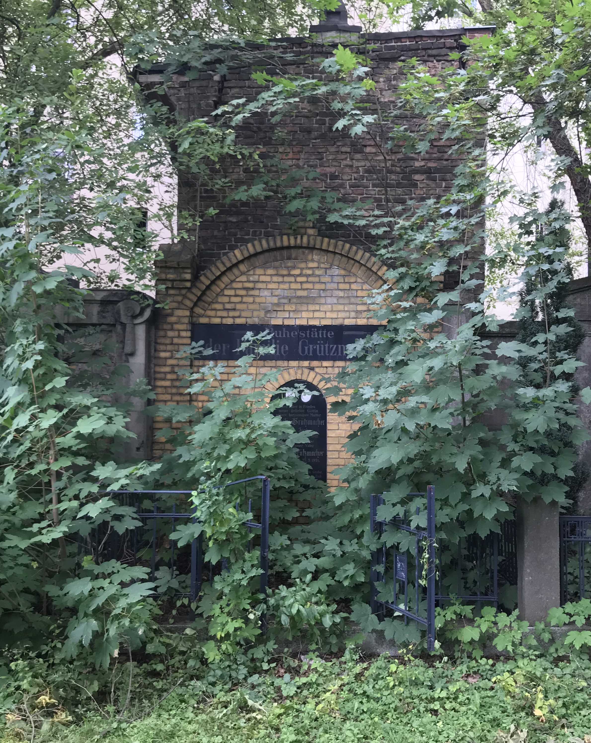 Grabstein Emilie Grützmacher, geb. Zink, Neuer St. Jacobi-Friedhof, Berlin-Neukölln, Deutschland