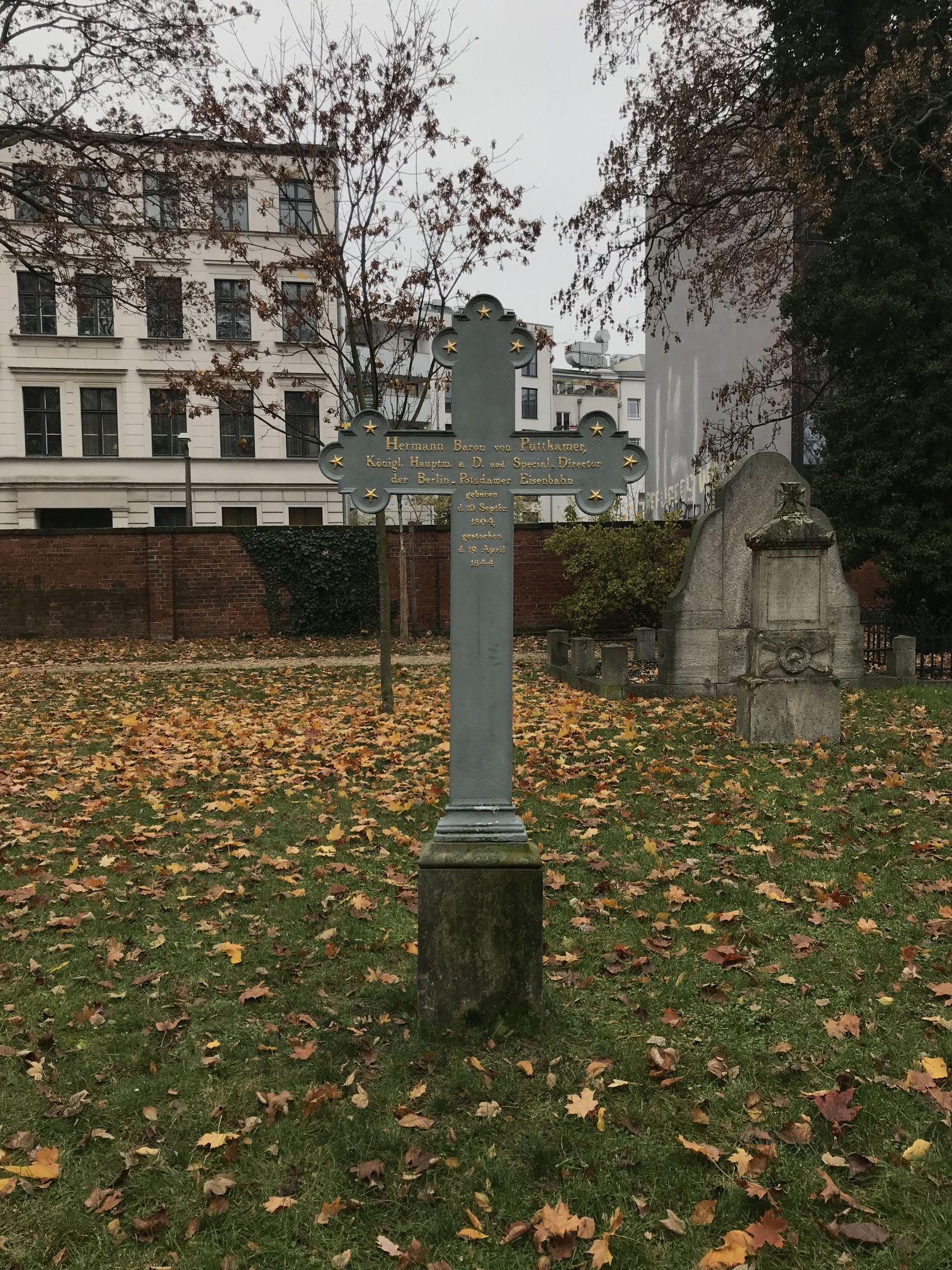 Grabstein Hermann Baron von Puttkamer, Alter Garnisonfriedhof Berlin