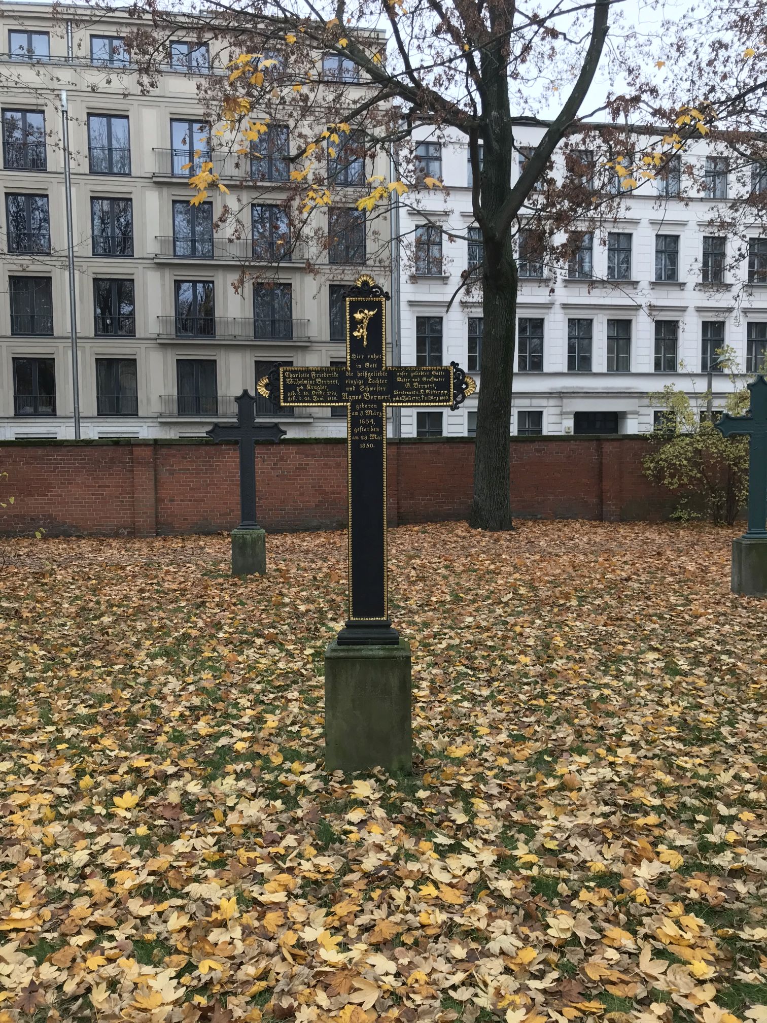 Grabstein Agnes Bernert, Alter Garnisonfriedhof Berlin