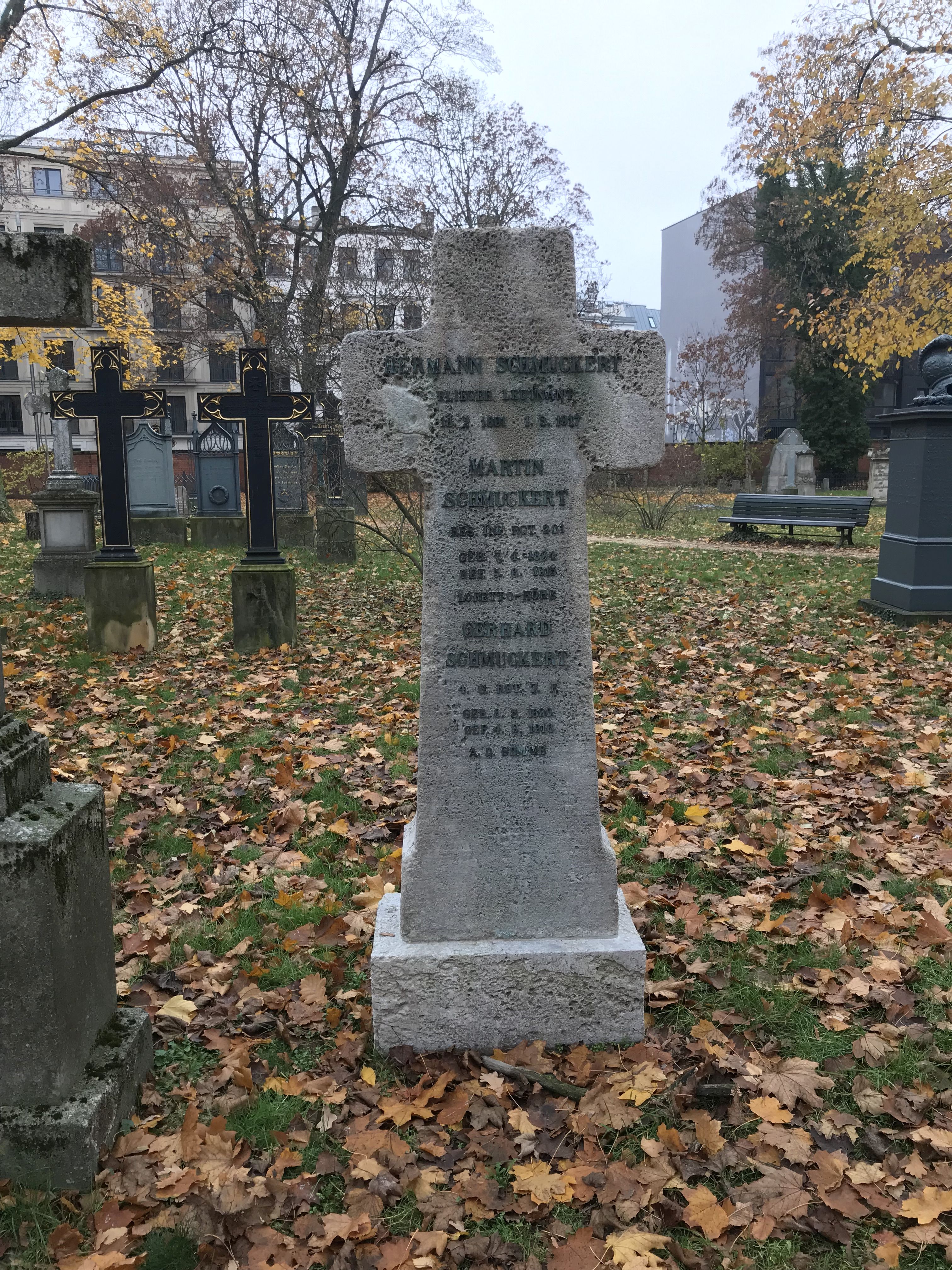 Grabstein Gerhard Schmuckert, Alter Garnisonfriedhof Berlin