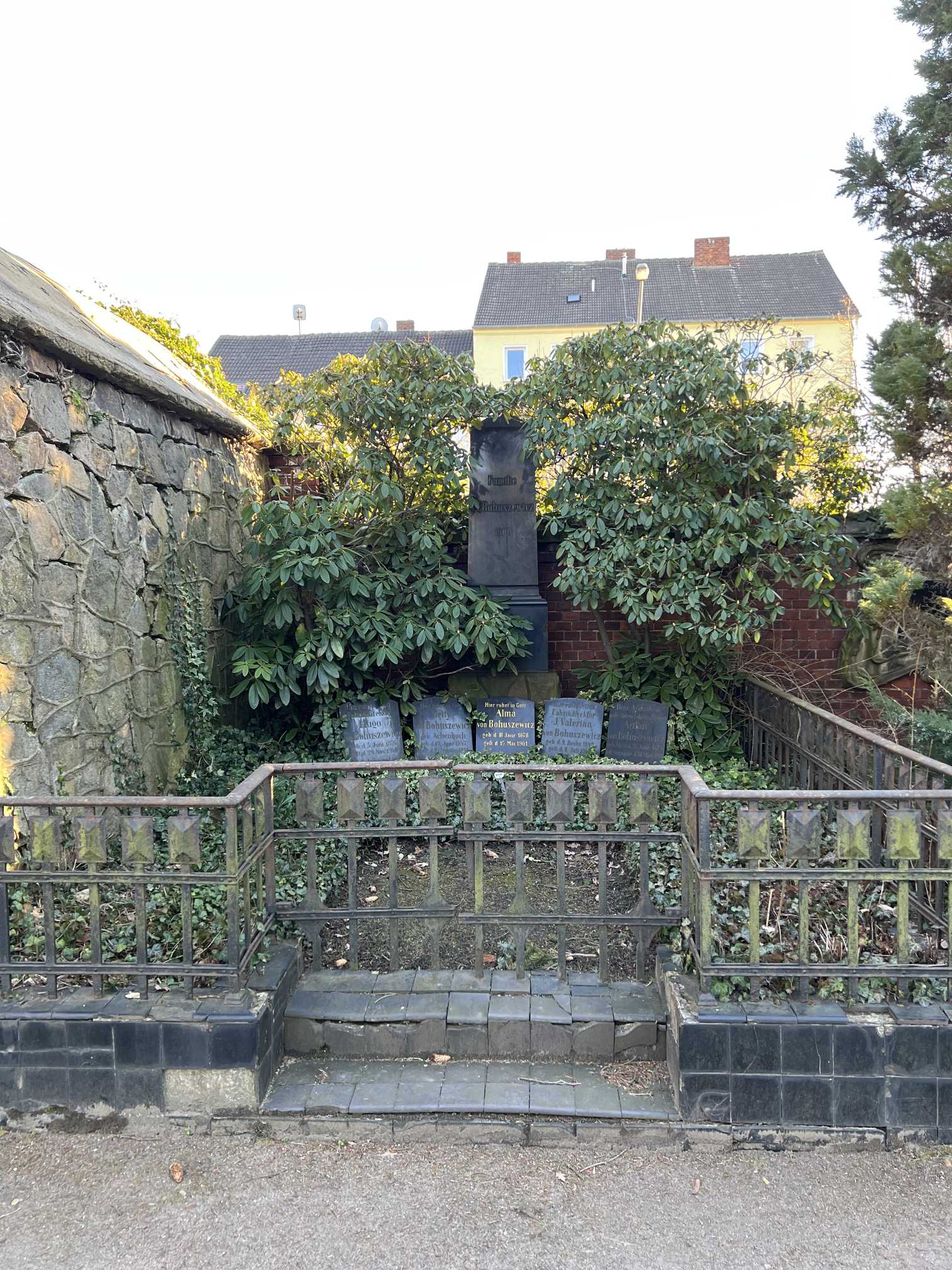 Grabstein Alma von Bohuszewicz, Neuer Friedhof Wittenberg