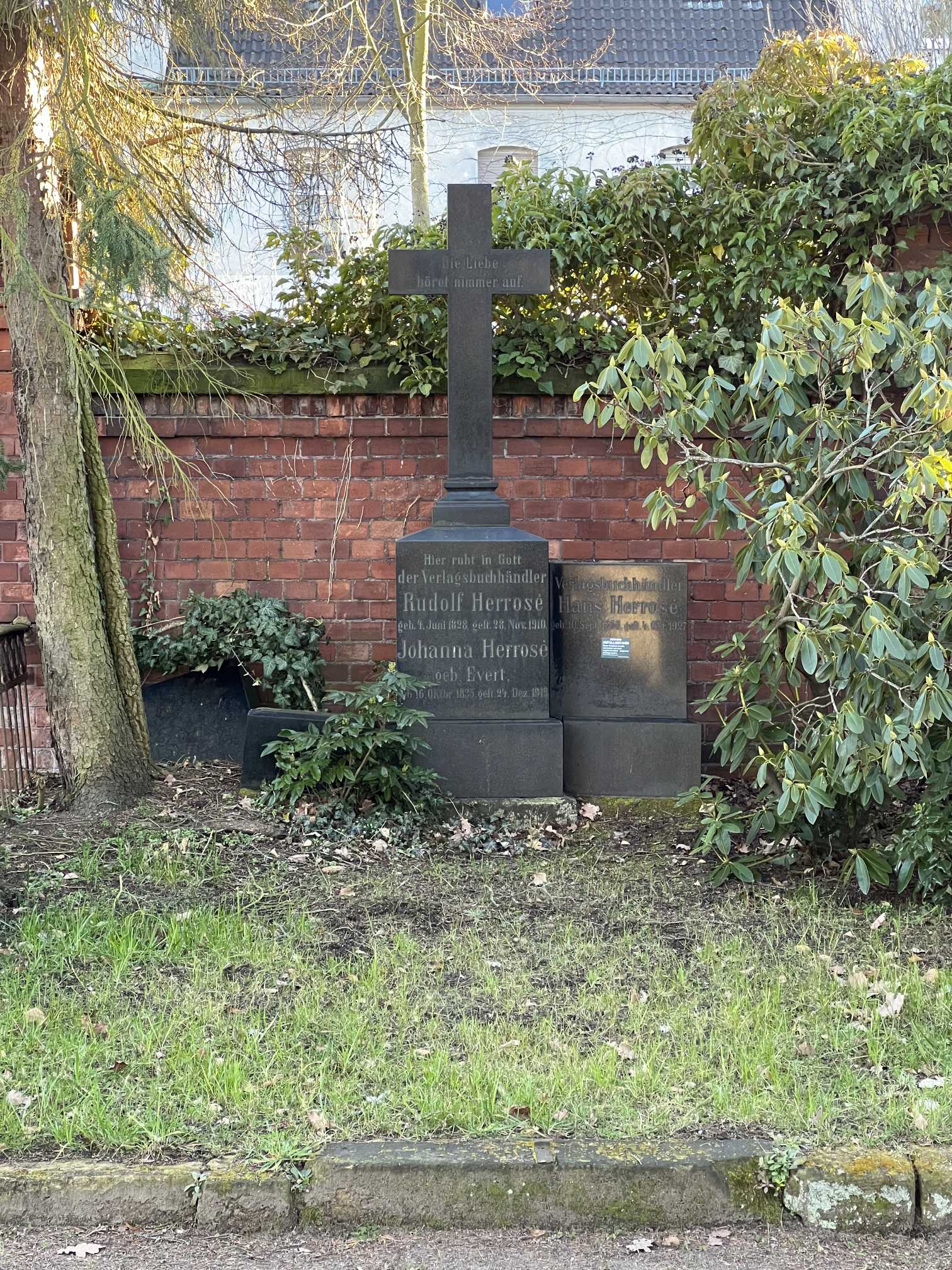 Grabstein Hans Herrosé, Neuer Friedhof Wittenberg