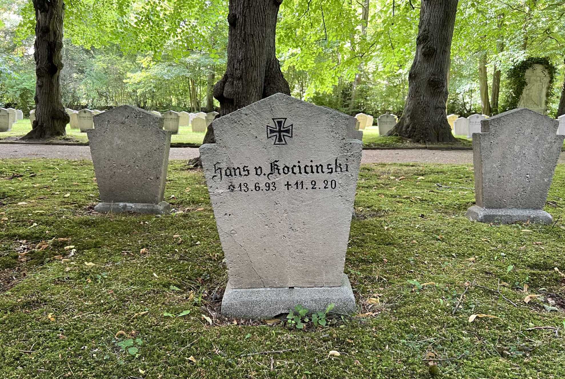 Grabstein Hans von Kocicinski, Nordfriedhof, Kiel, Schleswig-Holstein