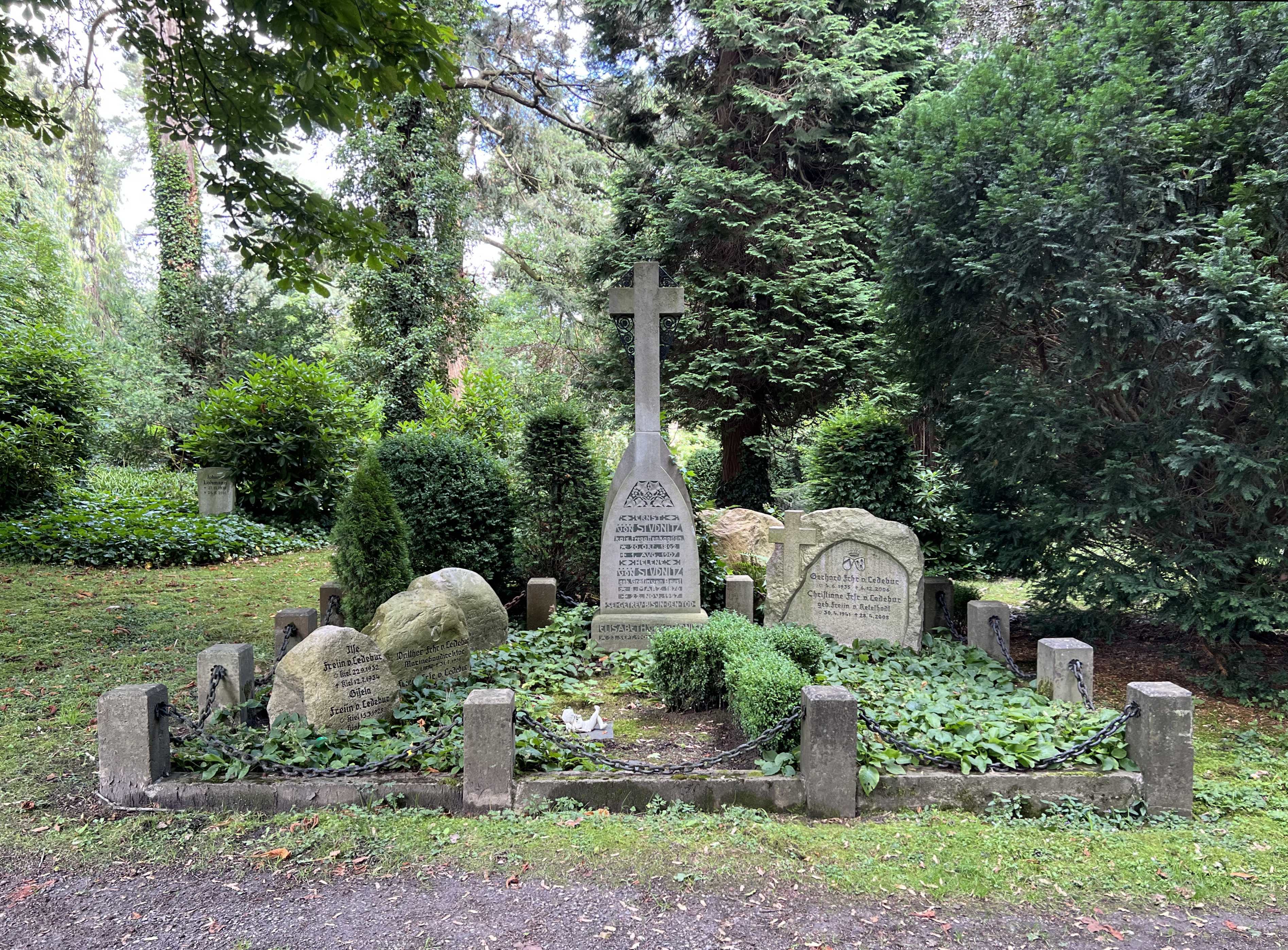 Grabstein Pauline Gräfin von Beust, geb. Freiin von Wangenheim, Nordfriedhof, Kiel, Schleswig-Holstein