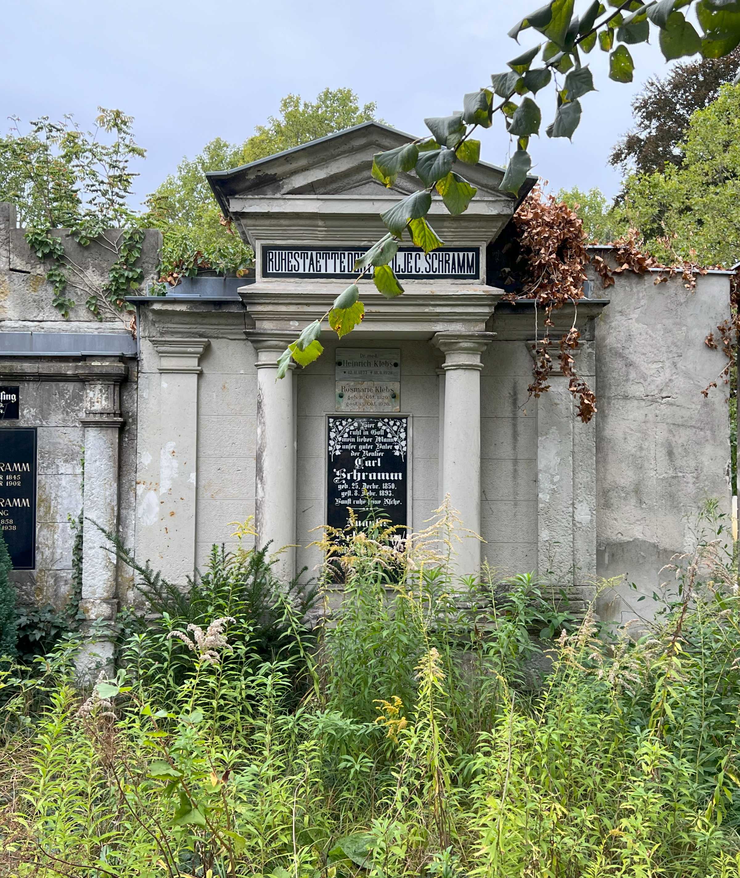 Grabstein Carl Schramm, Friedhof Wilmersdorf, Berlin