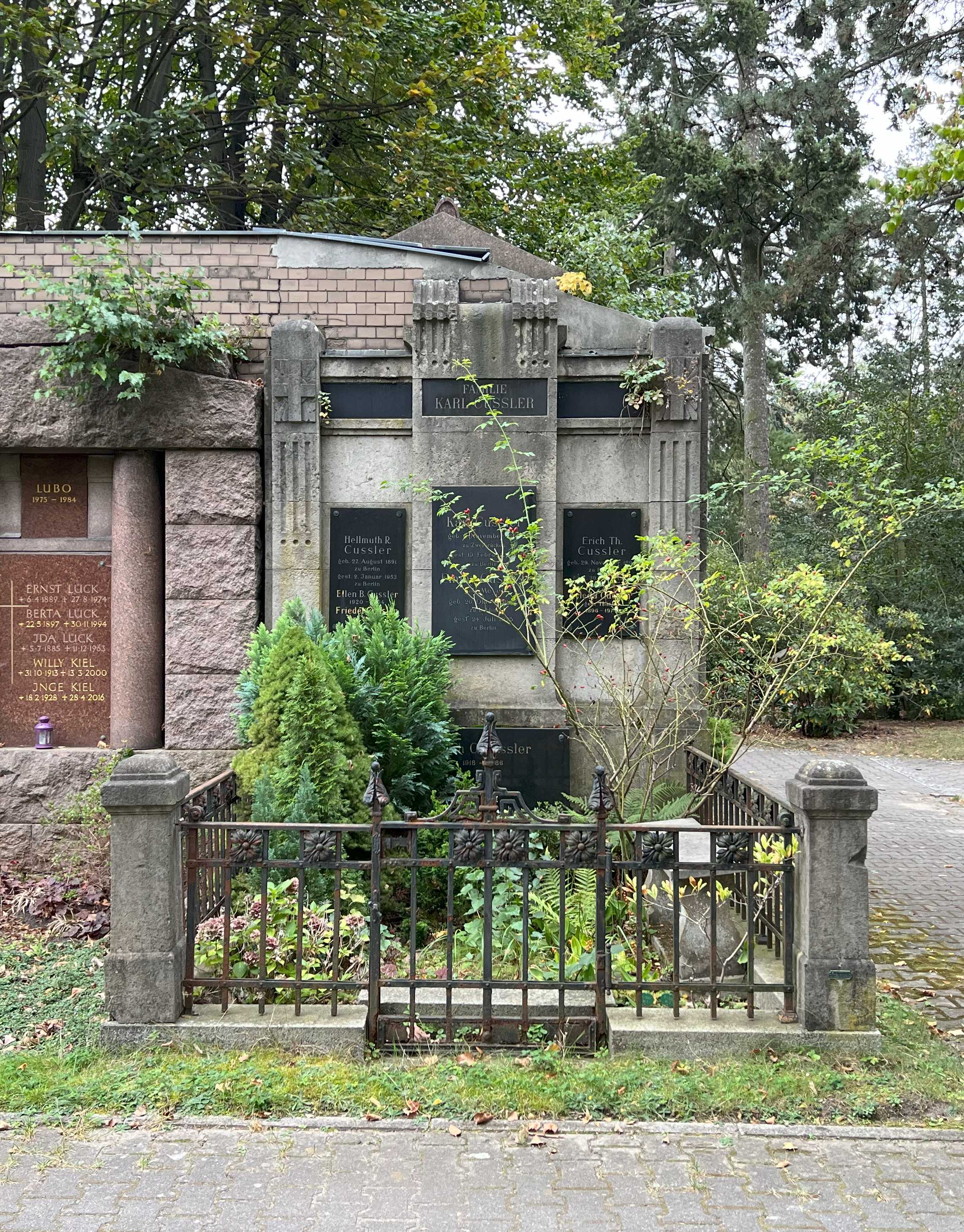 Grabstein Erich Cussler, Friedhof Wilmersdorf, Berlin