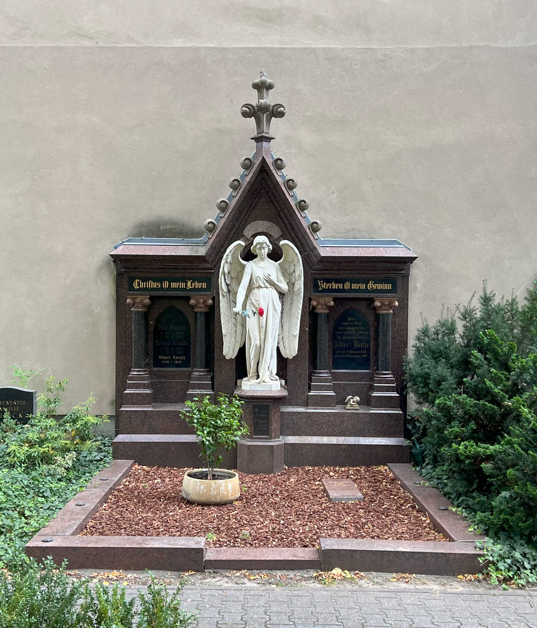 Grabstein Albert Rosetz, Friedhof Wilmersdorf, Berlin