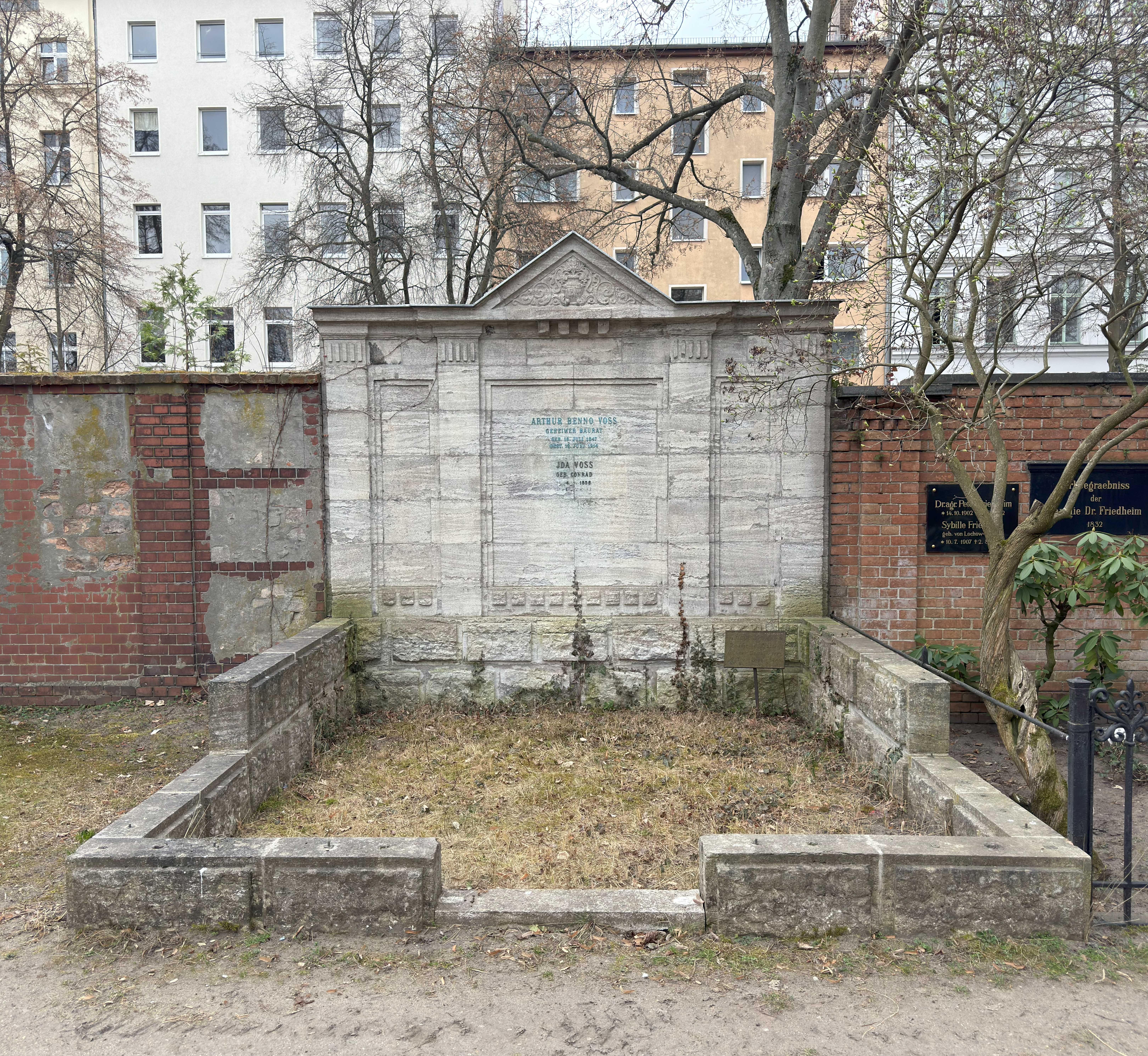 Grabstein Ida Voss, geb. Conrad, Friedhof III der Jerusalems- und Neuen Kirchengemeinde, Berlin-Kreuzberg, Deutschland