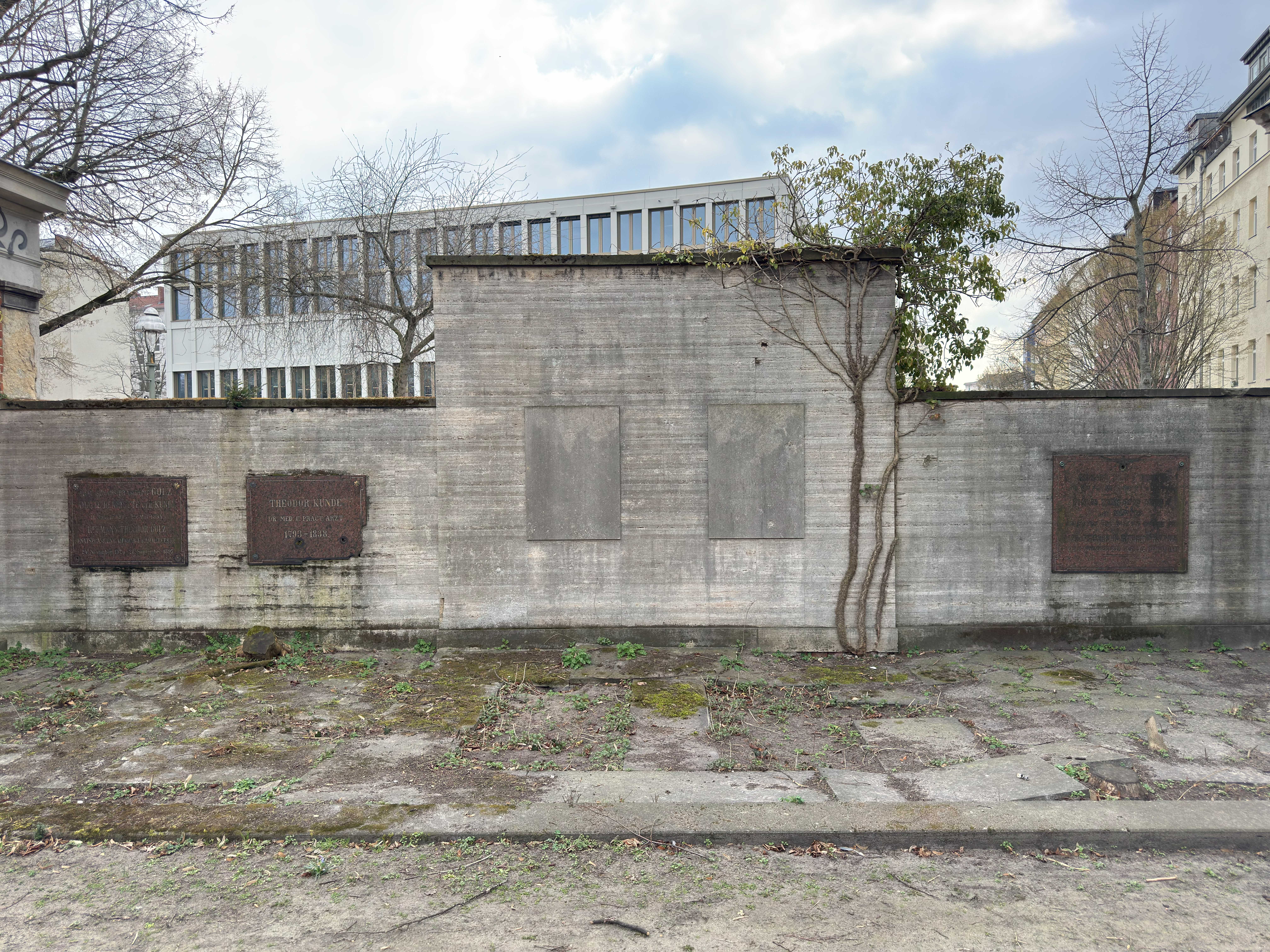 Grabstein Maria Magdalena von Golz, geb. Hoechner, Friedhof III der Jerusalems- und Neuen Kirchengemeinde, Berlin-Kreuzberg, Deutschland