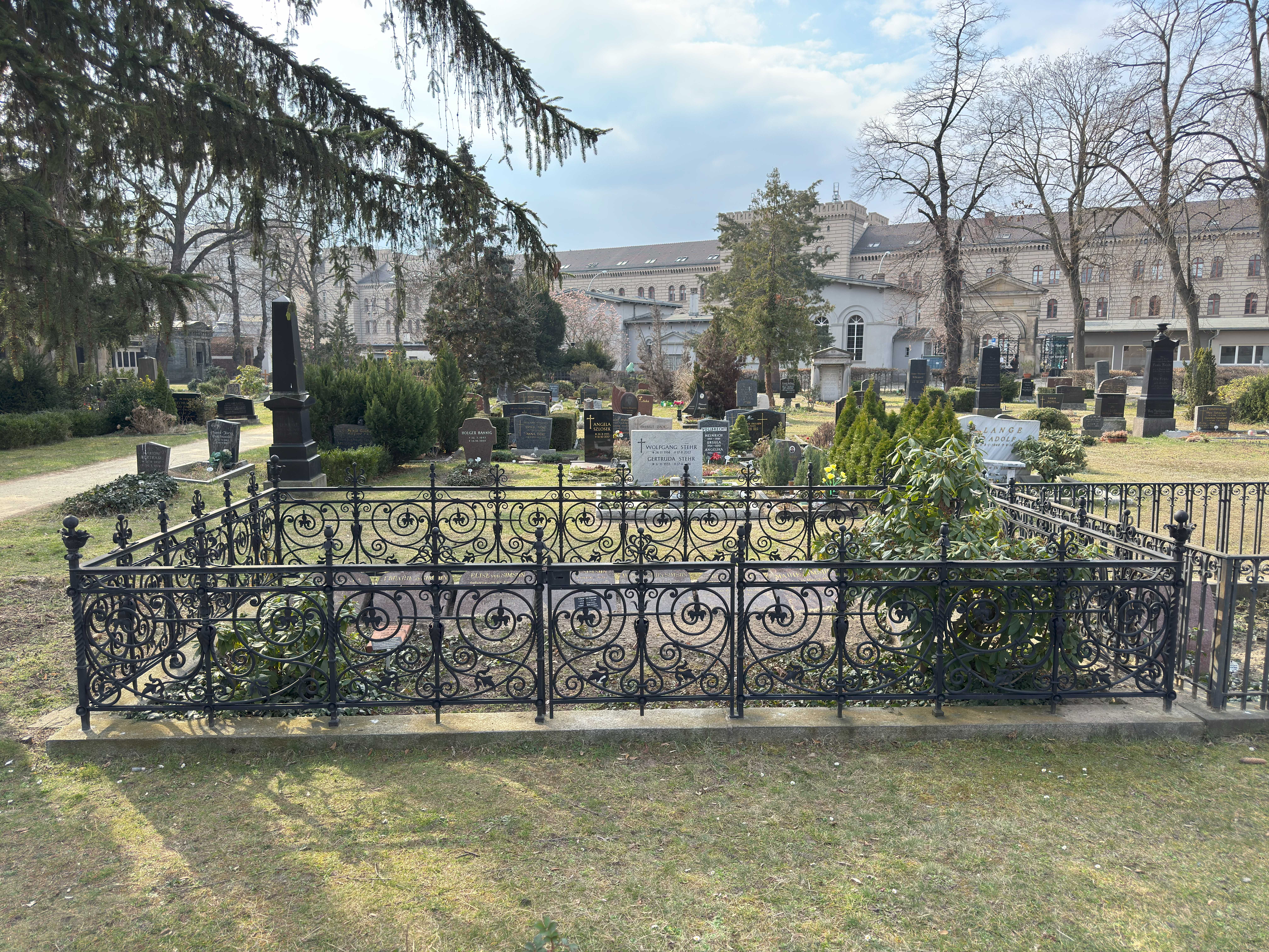 Grabstein Eduard von Simson, Friedhof III der Jerusalems- und Neuen Kirchengemeinde, Berlin-Kreuzberg, Deutschland