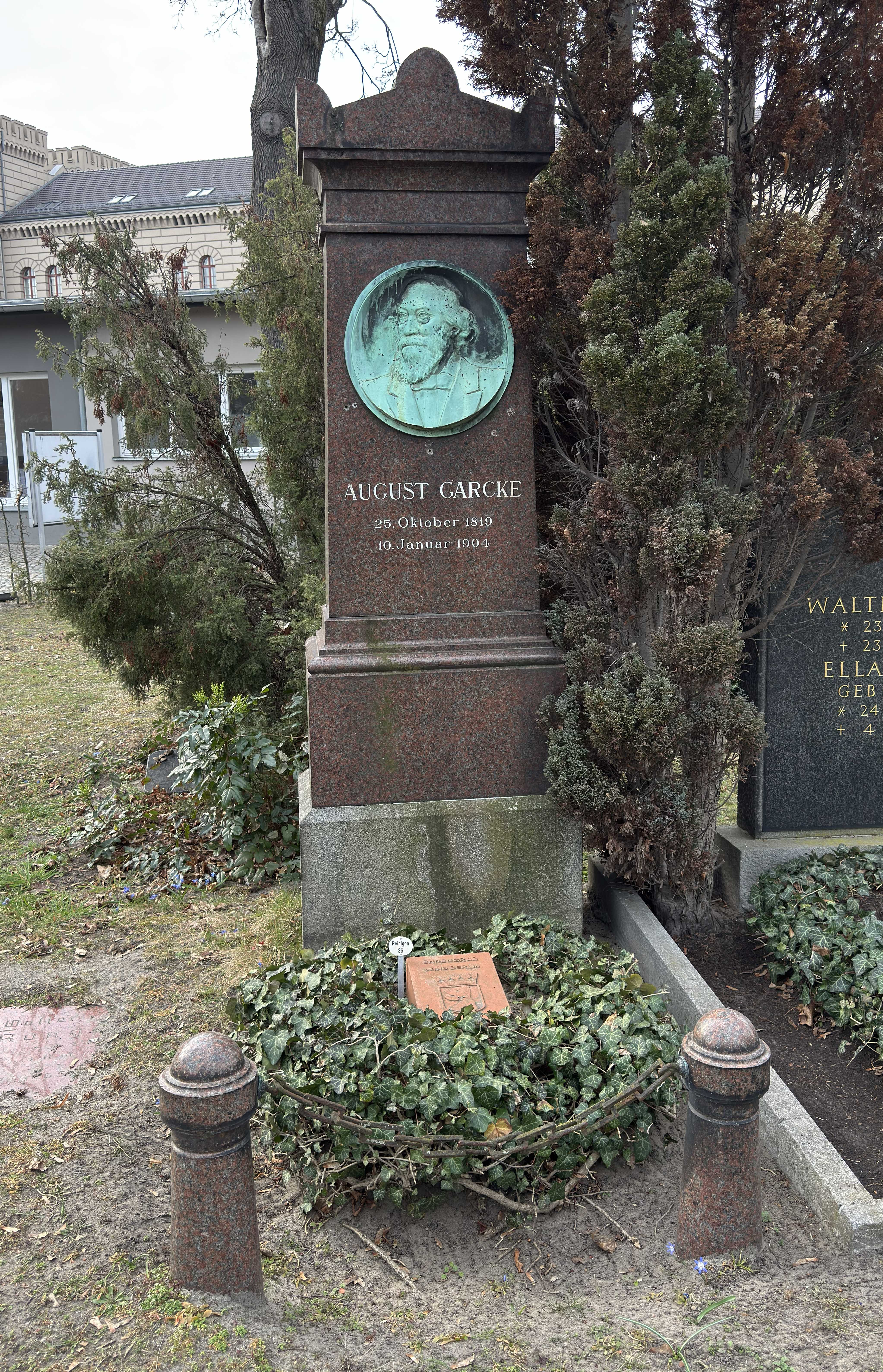 Grabstein August Garcke, Friedhof III der Jerusalems- und Neuen Kirchengemeinde, Berlin-Kreuzberg, Deutschland