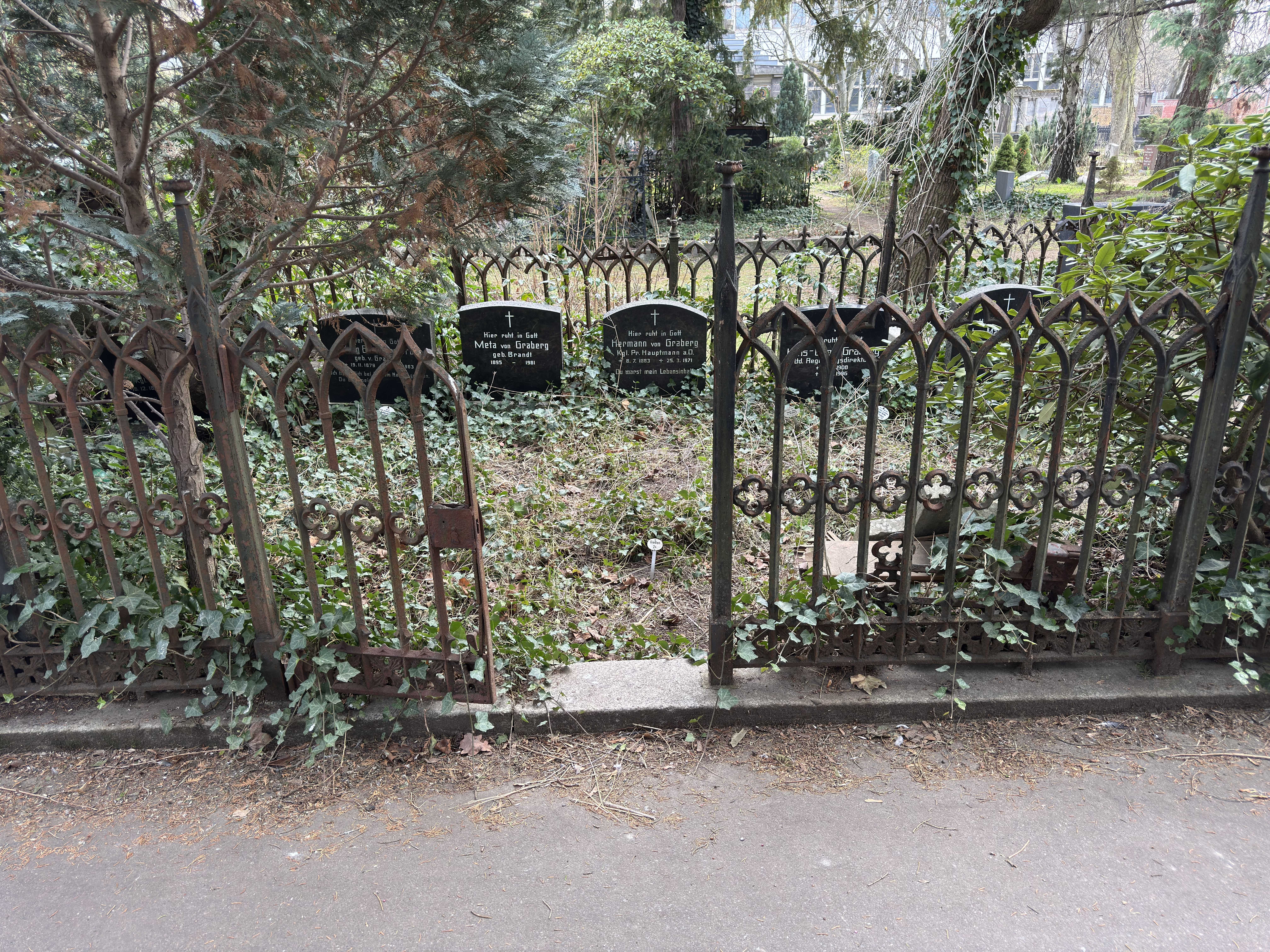 Grabstein Hans-Otto von Graberg, Friedhof III der Jerusalems- und Neuen Kirchengemeinde, Berlin-Kreuzberg, Deutschland