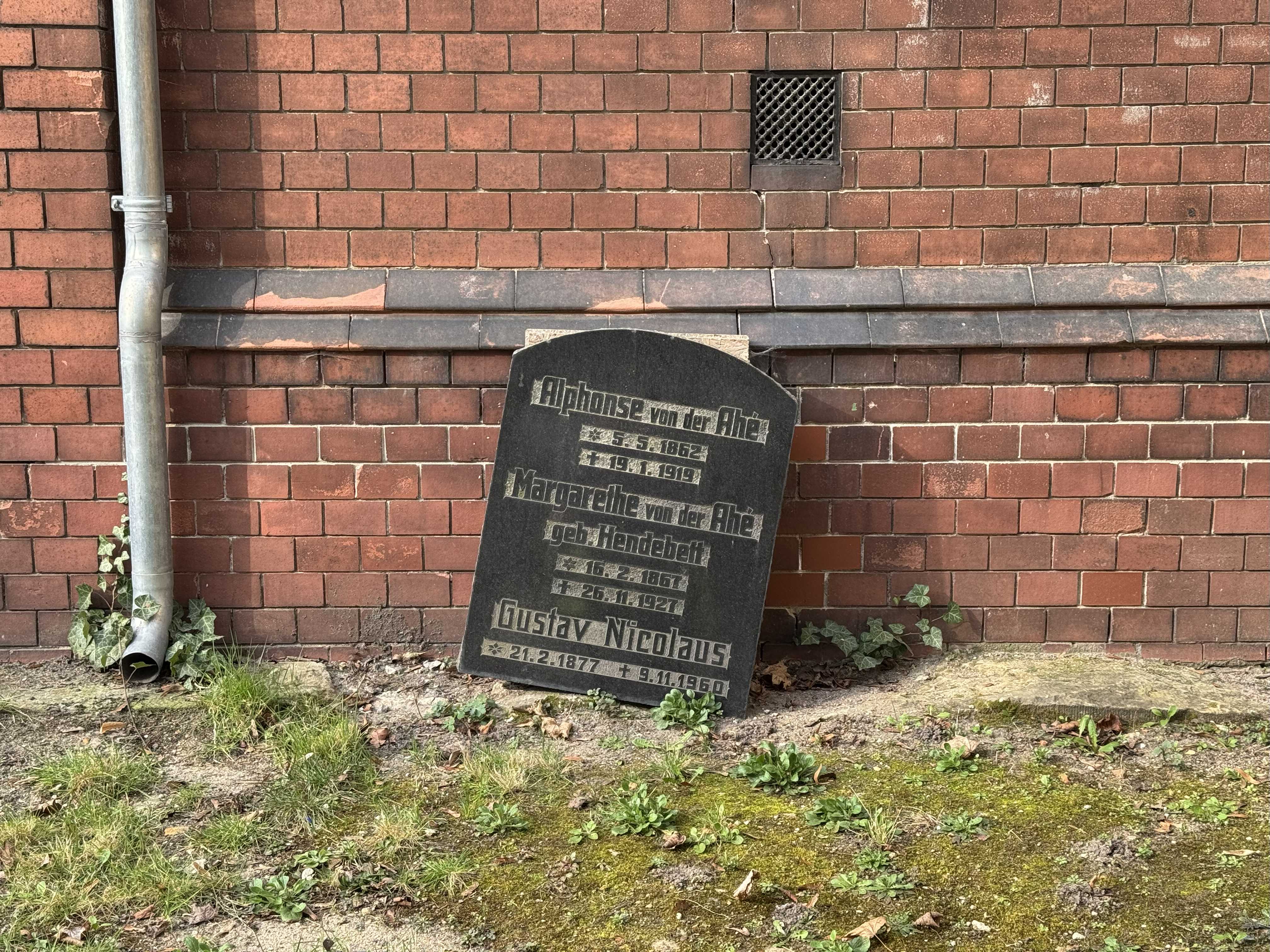 Grabstein Gustav Nikolaus, Friedhof III der Jerusalems- und Neuen Kirchengemeinde, Berlin-Kreuzberg, Deutschland
