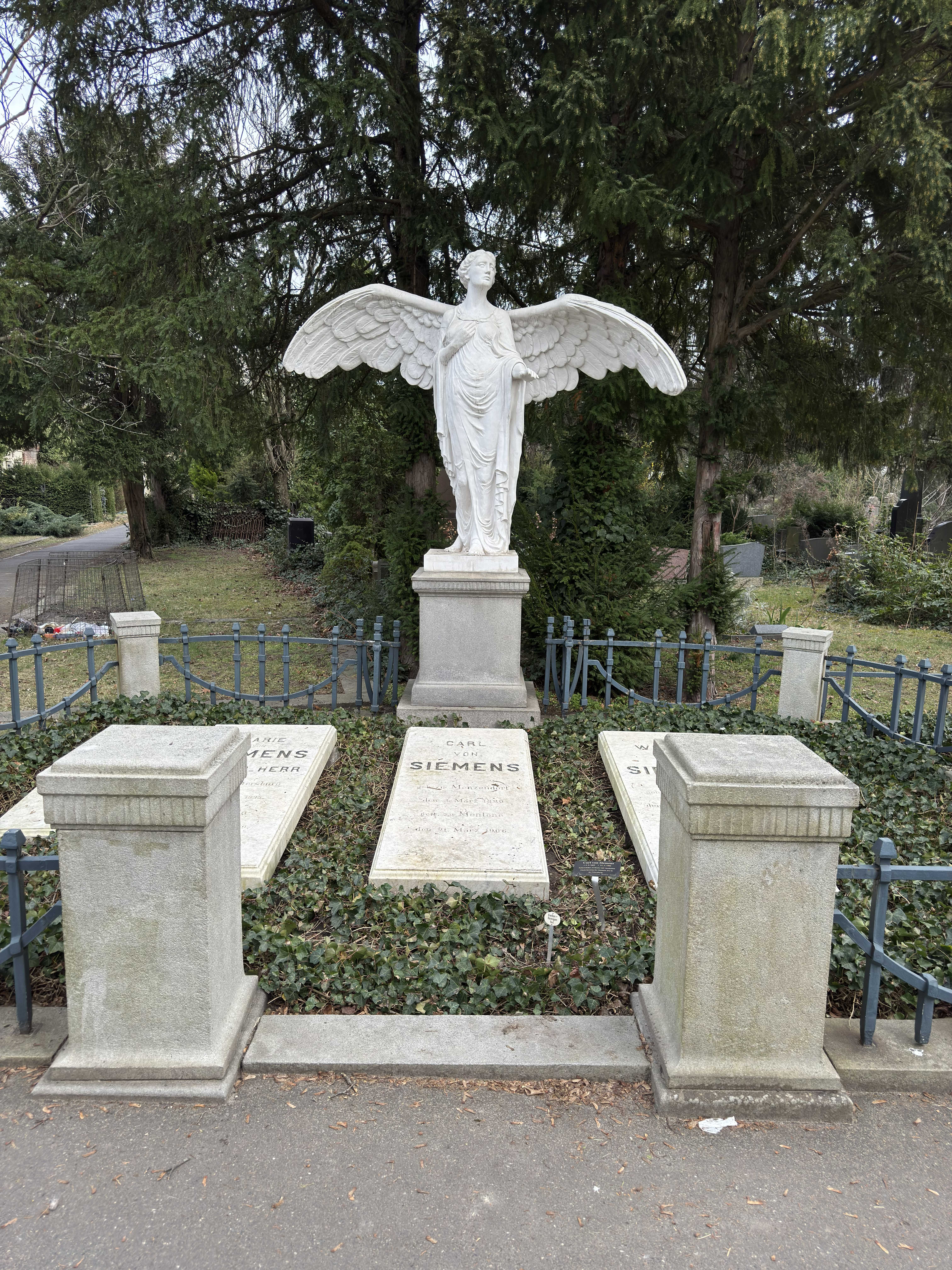 Grabstein Eleonore Siemens, Friedhof III der Jerusalems- und Neuen Kirchengemeinde, Berlin-Kreuzberg, Deutschland