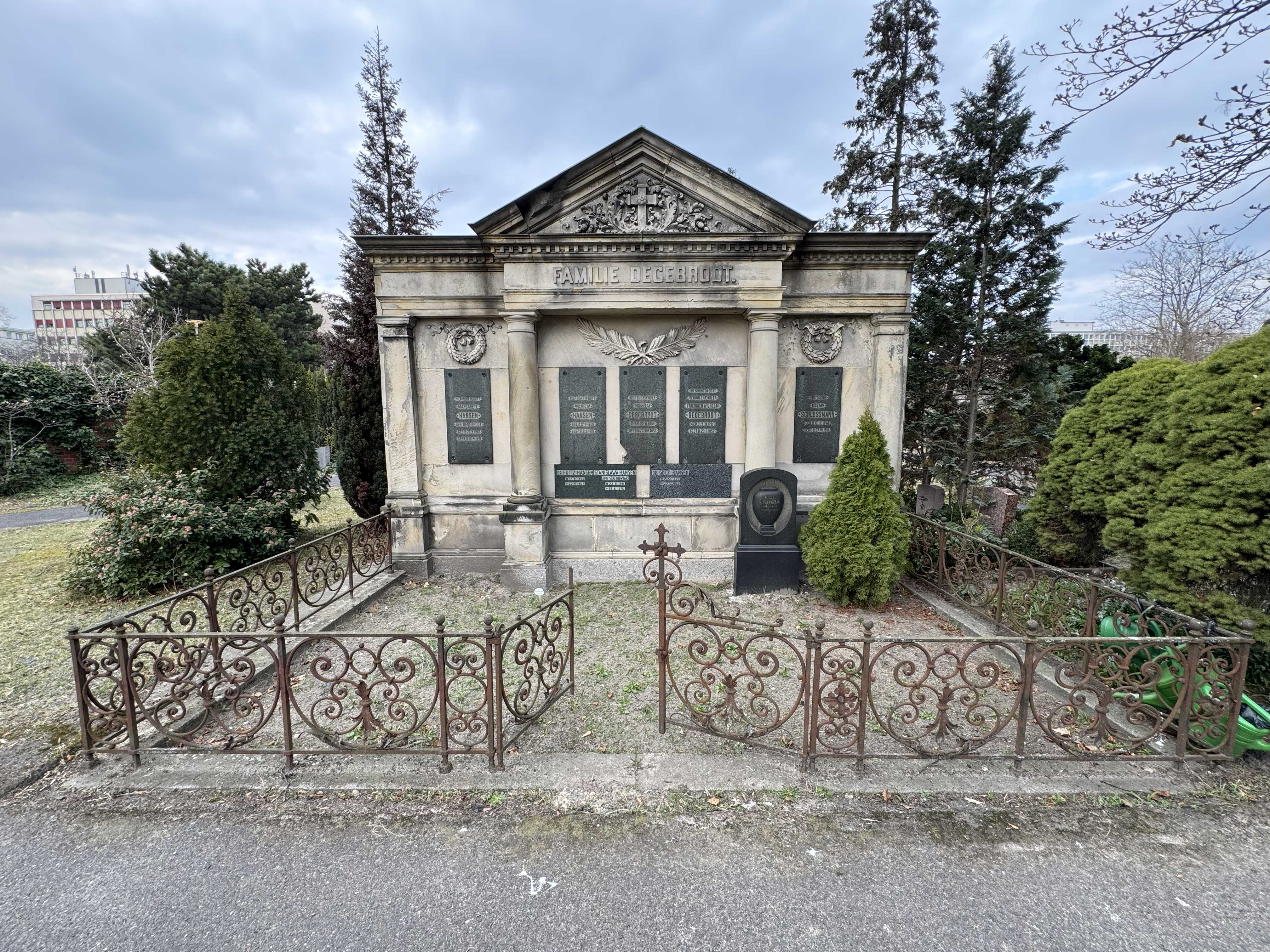 Grabstein Hans Degebrodt, Friedhof III der Jerusalems- und Neuen Kirchengemeinde, Berlin-Kreuzberg, Deutschland