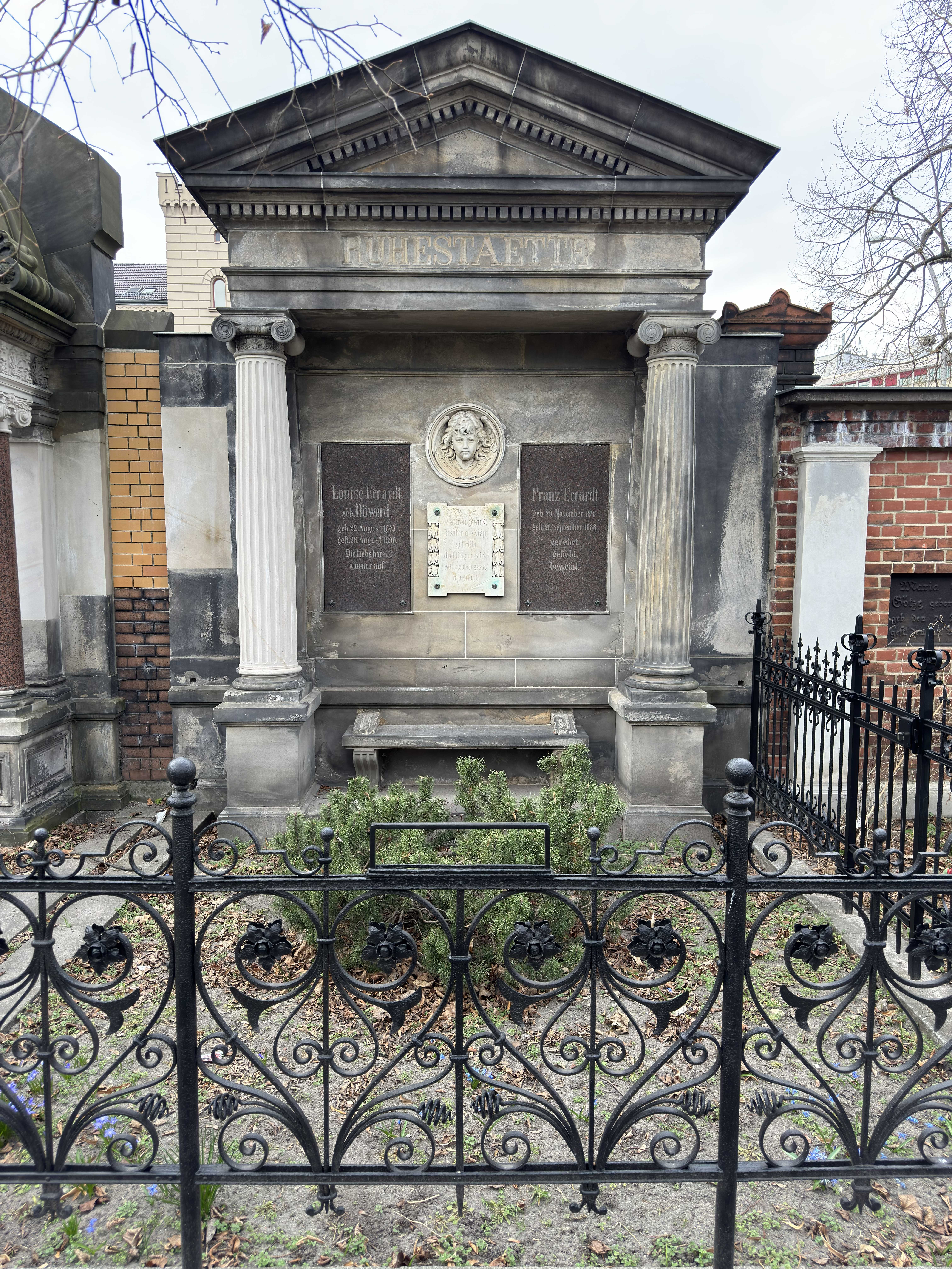 Grabstein Franz Eccardt, Friedhof III der Jerusalems- und Neuen Kirchengemeinde, Berlin-Kreuzberg, Deutschland