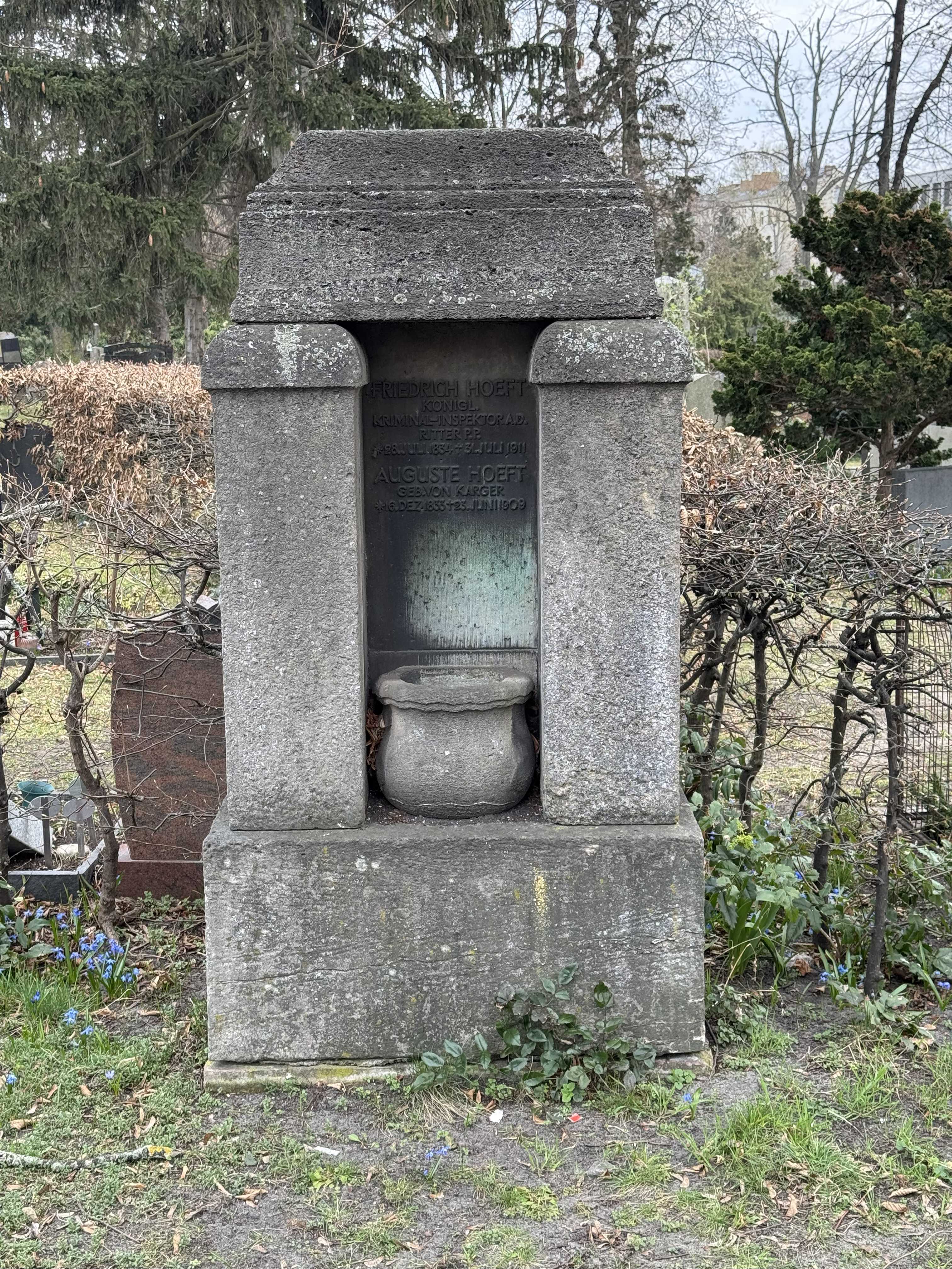 Grabstein Friedrich Hoeft, Friedhof III der Jerusalems- und Neuen Kirchengemeinde, Berlin-Kreuzberg, Deutschland