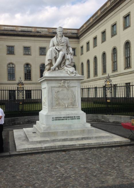 Alexander von Humboldt, Denkmal vor der Humboldt-Universität Berlin, Deutschland