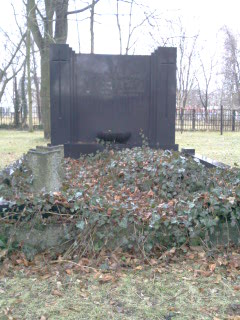 Grabstein Robert Hutschenreiter, Alter Domfriedhof der St.-Hedwigs-Gemeinde, Berlin-Mitte