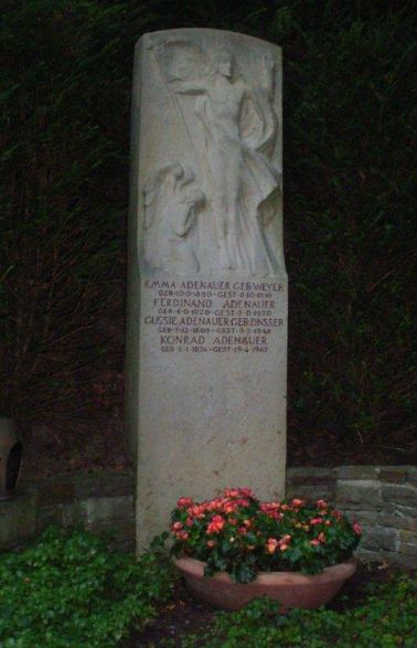 Grabstein Gussi Adenauer, geb. Zinsser, Waldfriedhof Rhöndorf bei Bonn