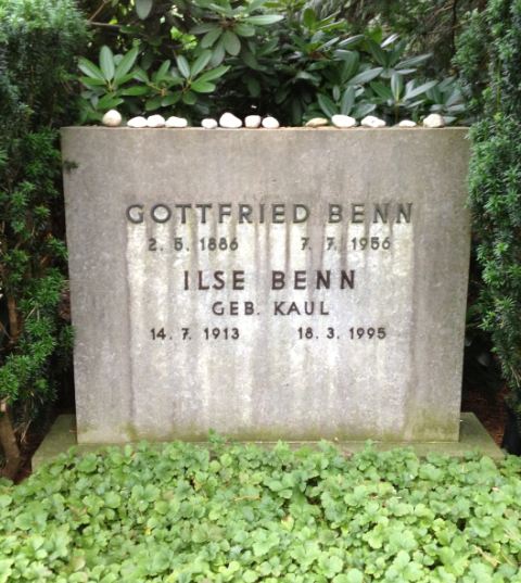 Grabstein Gottfried Benn, Waldfriedhof Dahlem, Berlin