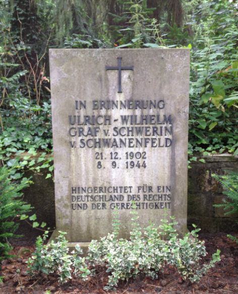 Grabstein Ulrich-Wilhelm Graf von Schwerin von Schwanenfeld, Waldfriedhof Dahlem, Berlin