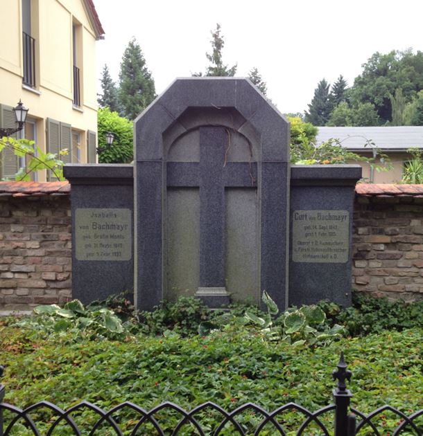Grabstein Curt von Bachmayr, Friedhof Bornstedt, Brandenburg