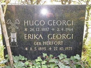 Hugo Georgi, Grabstein auf dem Parkfriedhof Berlin-Lichterfelde