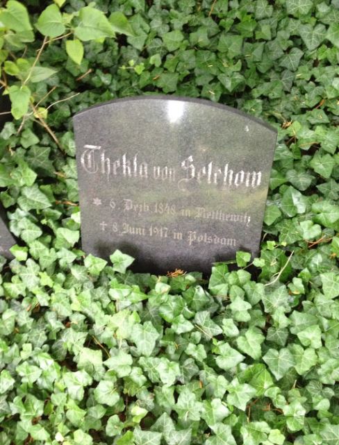 Grabstein Thekla von Selchow, Friedhof Bornstedt, Brandenburg