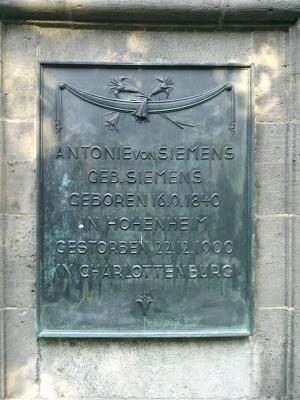 Grabstein Antonie von Siemens, Südwestkirchhof der Berliner Synode, Stahnsdorf