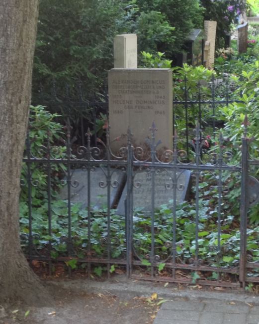 Grabstein Alexander Dominicus, III. Städtischer Friedhof Stubenrauchstraße, Berlin-Friedenau