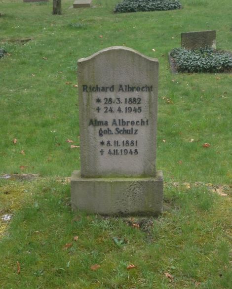 Grabstein Richard Albrecht, Invalidenfriedhof Berlin, Deutschland