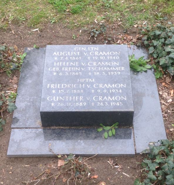 Restitutionsgrabstein Helene von Cramon, geb. Freiin von Tschammer, Invalidenfriedhof Berlin, Deutschland