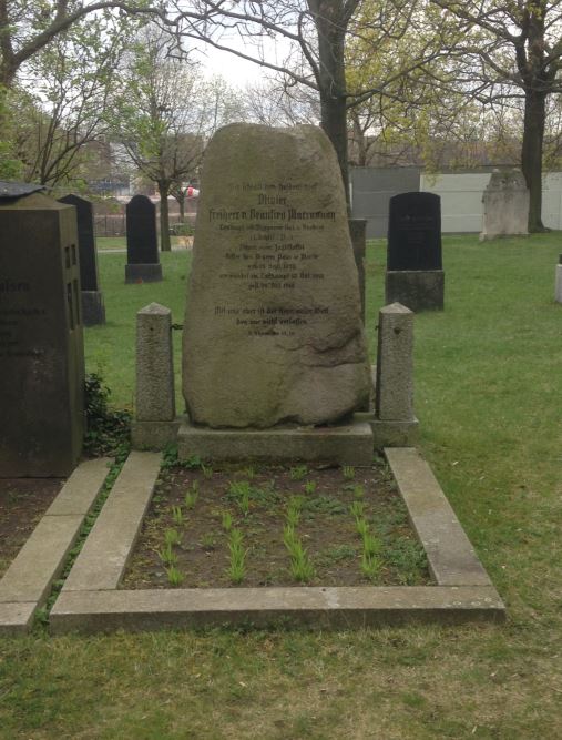 Grabstein Olivier Freiherr von Beaulieu-Marconnay, Invalidenfriedhof Berlin, Deutschland