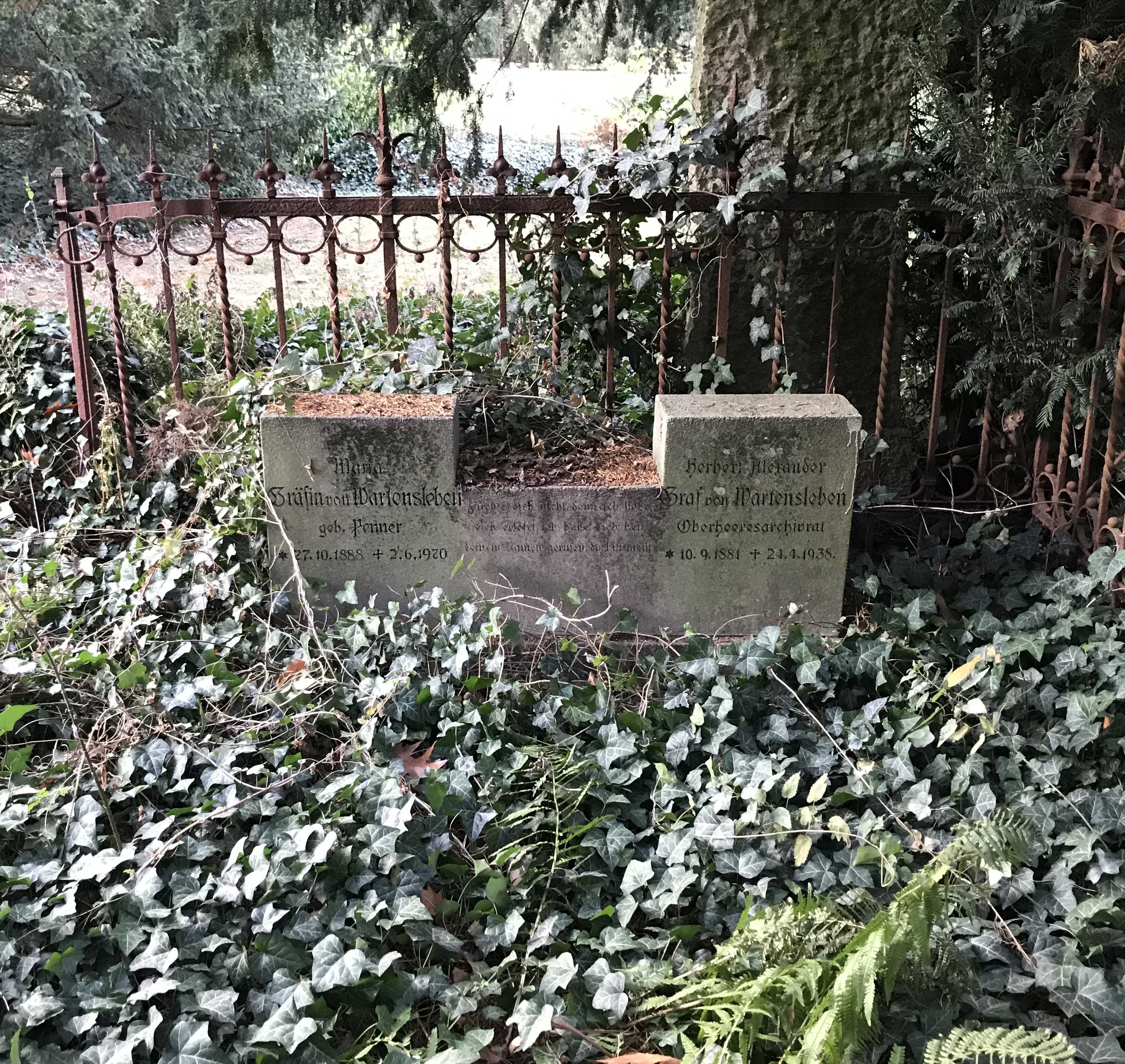 Grabstein Maria Gräfin von Wartensleben, geb. Penner, Alter Friedhof Potsdam, Brandenburg